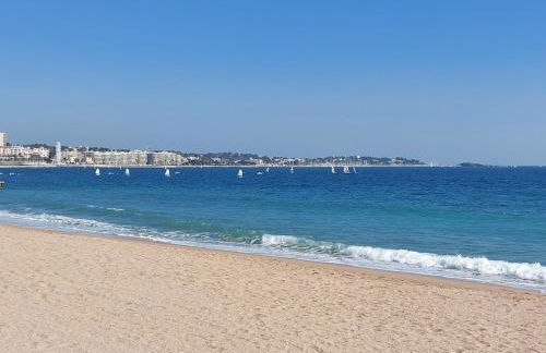 FREJUS proche plage - Location Appartement F2 climatisé avec balcon - Foto 6