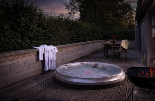 Nyland Lodge - Hot Tub - Fireplace - Free Parking & WiFi - Foto 18