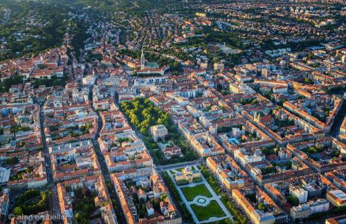 Meridian Apartment , 300m to Bus Terminal, Fast Wifi & Airport Transf - Photo 31