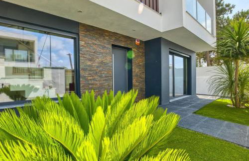 Vita Portucale ! Chic Luxe Villa with Saltwater Pool - Foto 11