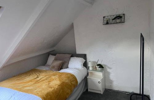 Apt - Sleeps 10 - Parking - Ideal for Contractors - Photo 25