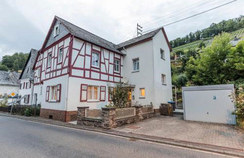 Gemütliches Haus inmitten schöner Natur mit Garten & Parkplatz - Foto 35