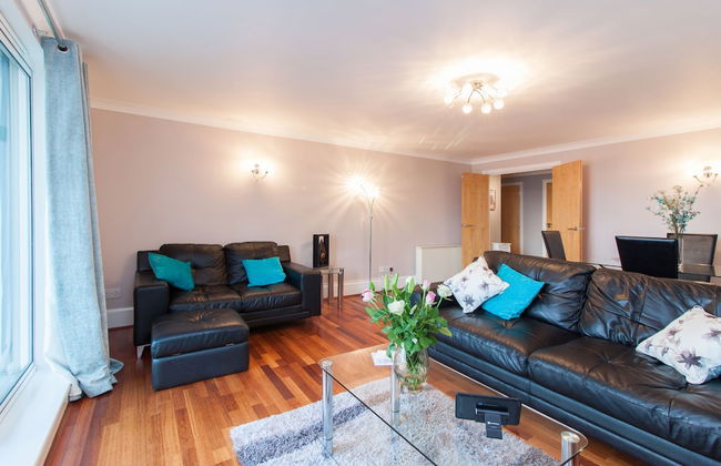 Canary Wharf Luxury River view apartment - Photo 9