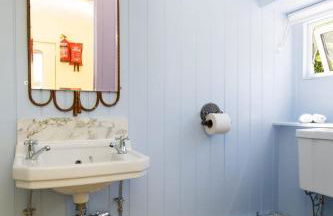 The Showman's Carriage w King Bed close to beach - Foto 54