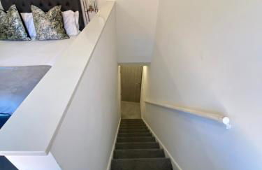 2 bedroom duplex apartment close to UHW & city centre - Foto 22