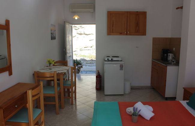 Aaron Studios Apartments - Photo 18