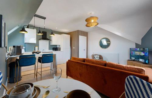 Bright and Airy 2BR Home Near Shops and Dining - Photo 17