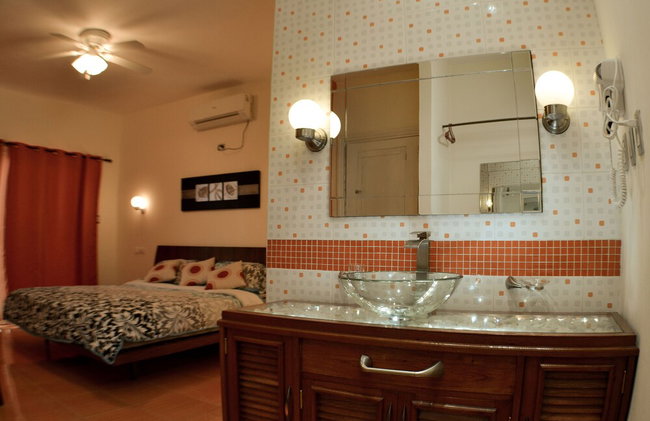 Presidents Suite, Knocking on Cuba - Photo 6