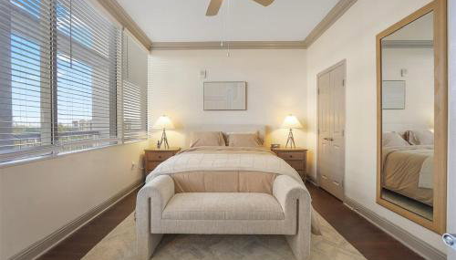 Luxury 1BR Resort Stay with WiFi, Pool, and Desk near Med Center and NRG - Foto 2
