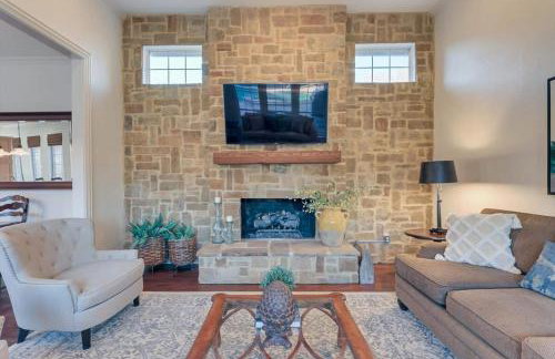 Gorgeous Vacation Home w Private Pool - Photo 7