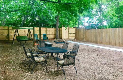 Family Friendly Downtown Home - Private Yard & Grill - Location, Location, Location! - Foto 4