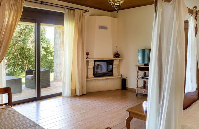 Villa in Tavronitis With Pool & Stunning Views - Photo 5