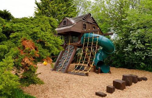 Deluxe 4 or 5 Bed House with Hot Tub, Cinema Room Sleeps 15 - Foto 1