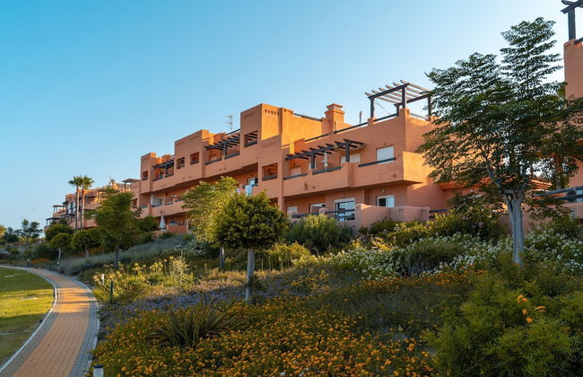 Seaview 2 Bed Apartment Sleeps 4 - Terrace - Pool - Foto 16