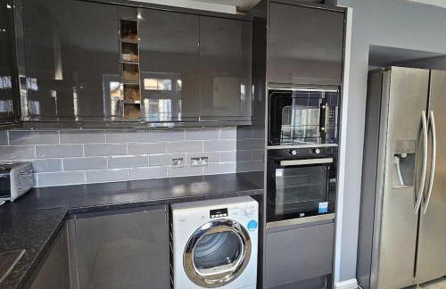 BSE Homes & Properties Ltd 4-Bedroom Home, Harlow , with Parking sleeps 6 - Foto 26