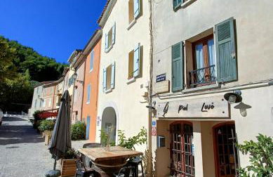 T2 chaleureux au coeur d'un village pittoresque - Photo 10