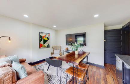 Stylish Top Floor 2 kings full bathroom with tub - Foto 3