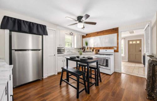 Cozy & Updated Unit in the Heart of the Highlands - Foto 4