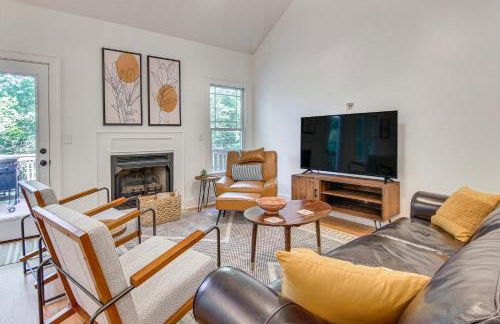 Black Mountain Hideaway with Hot Tub and Pool Table! - Foto 4