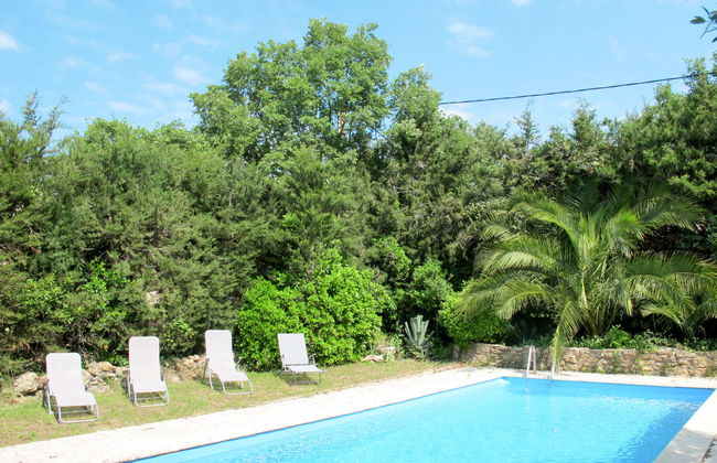 3 bedroom House in Bagnols-en-Forêt with private pool and garden - Photo 2