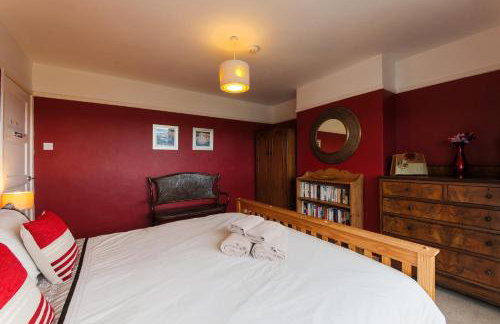 5 Bedroom House with Sea Views - Photo 4