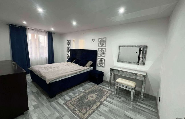 4-bed Villa Retreat - Bbq, Garden & Stunning Views - Foto 2