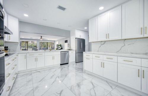 Riverbend Yacht Retreat Waterfront Villa with Pool - Foto 13