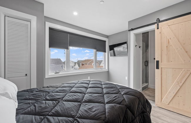 New Luxury 4 Bed Condo Perfect for Winter Rental - Photo 10