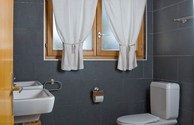 Outstanding Chalet for Groups South Facing Breathtaking Views all Year Round - Photo 18