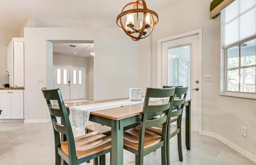 Dock, Lanai and Pool! Modern Red Bug Lake Retreat - Foto 18