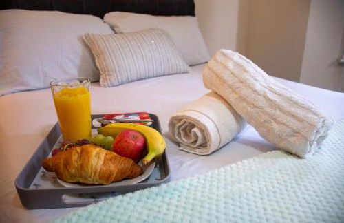 Royale Green View House- free parking, Wifi, Perfect for Contractors and Holiday - Photo 6