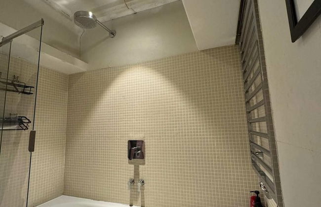 Industrial-chic 1BD Loft by the River Fulham! - Foto 7