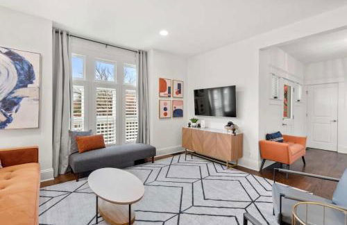 Tranquil East Nashville Zen Retreat with 2 Patios, Garage Parking, Yoga Mats Included, Covered Patio and Deck, Walk to Five Points Dining & Bars, Board Games, 10 Min to Broadway, 24 Hr Hospitality - Foto 10