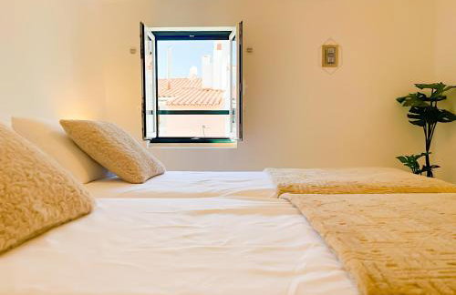 Entire 2 Bedroom Family Friendly House in Belem Lisbon 3 to 5 Guests - Photo 8