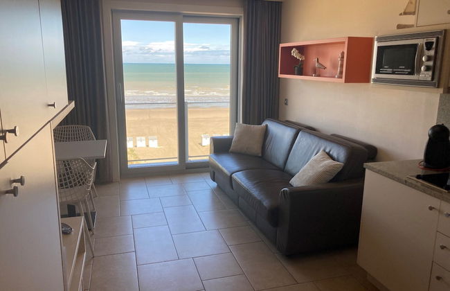 Apartment in Nieuwpoort by the Beach - Photo 3