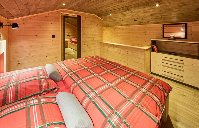 Luxe Timber Lodge & Pet Retreat - Photo 22