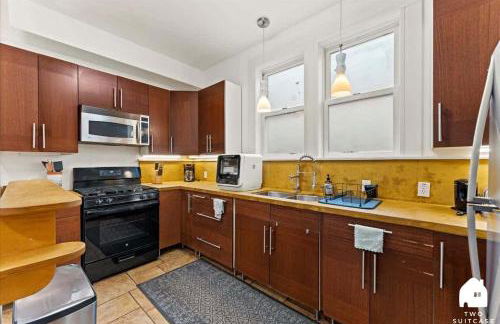 #Urban Elegance 3BR With Parking Near UC BART & Downtown - Photo 3