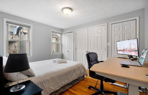 Heart of Southie - Hot Tub + Walk to Top Bars - Foto 13