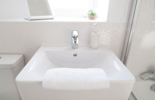 Lysander House - Modern, 4-Bed House, near Alton Towers - Foto 28