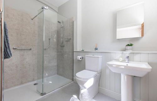 Stylish Coach House Retreat - Foto 17