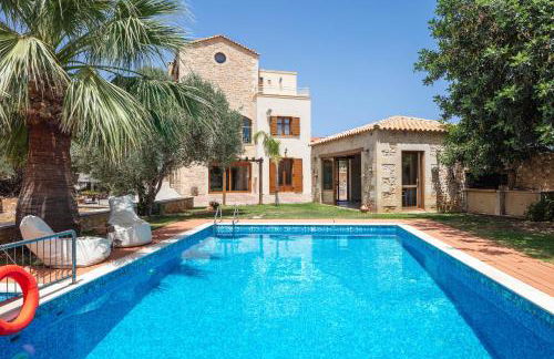 Saridakis Villa, Multi-Generational Escape & Pool, By ThinkVilla - Foto 1