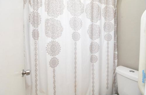 10 Minutes from IAH and Mall, Newly Rehabbed - Foto 41