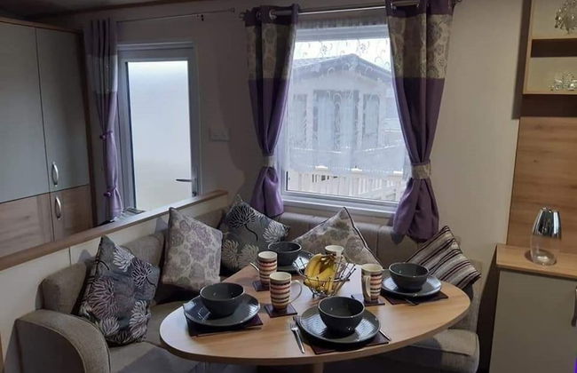 Inviting Beautiful 3-bed Caravan in Ingoldmells - Photo 1