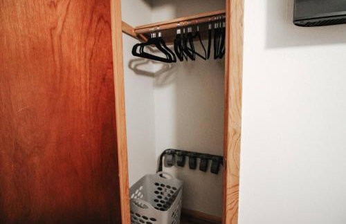 Fenced Lot W Home Gym plus Washer and Dryer - Foto 29