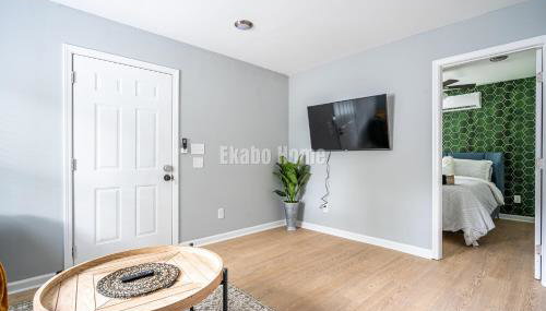 Unwind in a Modern Suite near Marietta Square - Foto 5