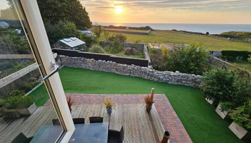 Seaview Home with Private Garden, BBQ, Decking & Fire Pit - Foto 2, Garden, Garden view