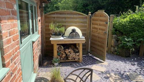 Romantic Cottage with Wood-fired Hot tub and Outdoor Pizza Oven - Foto 2, Garden