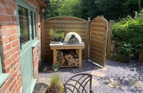 Romantic Cottage with Wood-fired Hot tub and Outdoor Pizza Oven - Foto 2