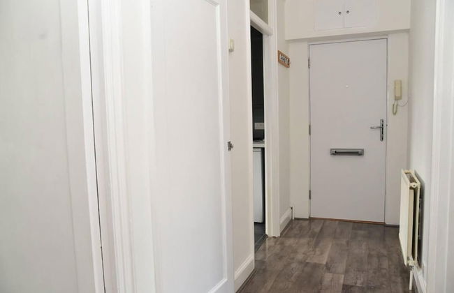 Bright and Spacious 2-bed Apartment in Sutton - Foto 11