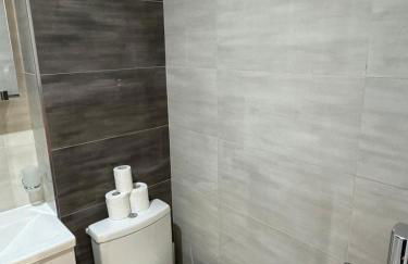 Amanah Properties - Stylish Retreat for Friends & Families Zone 1 Sleeps 5 - Foto 39